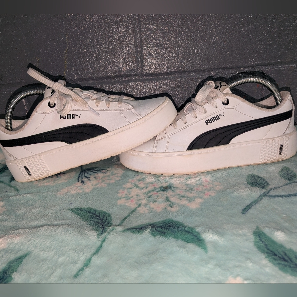Puma Smash Platform v2 L – White & Black Size 8.5w